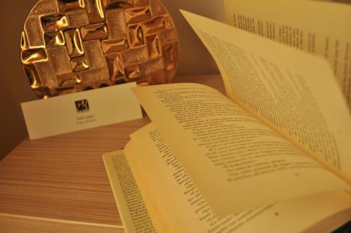 Bibliothèque dans l'hôtel