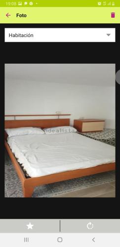 Una foto de una cama en una habitación en Lofth valencia, en Valencia
