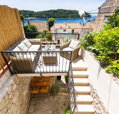 Cozy stone house with lovely view in Cavtat centre