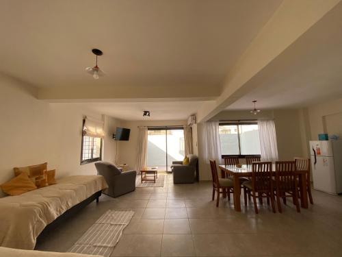 Excepcional apartamento, con patio cochera y parrilla en el centro