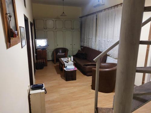 a living room with a couch and a table at Privatni smestaj Apartman Ristovic preko puta poste 02 in Mataruška Banja