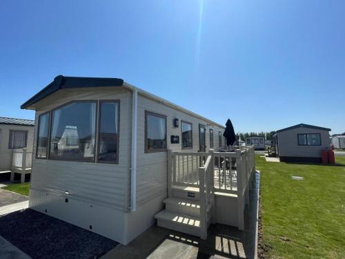 Budova, kde se kemp nachází