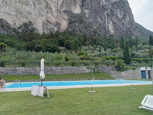 Bazén v ubytování Pace e relax Riva del Garda nebo v jeho okolí