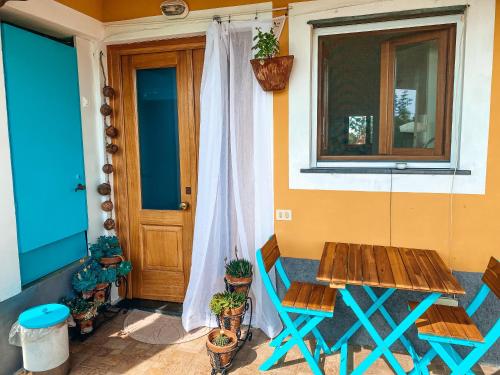 a table and chairs on the porch of a house at Il Nido sullo Scoglio in Bonassola