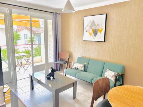 2 bedroom luxury flat with Balcony Cannes Center