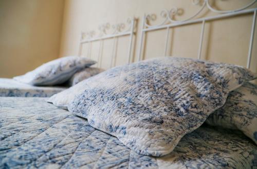 two pillows on top of a bed in a bedroom at Agriturismo Cascina della Fontana in Lodi