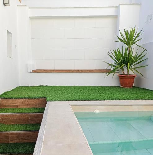 a house with a swimming pool and grass at HELOHOME in Huétor Vega