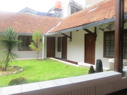 Gallery image of Elenor's Home at Eyckman in Bandung