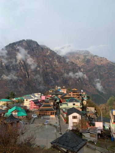 Imagen de la galería de High Spirits Homestay and Cafe, Matuera Village, Parvati Valley, en Jari