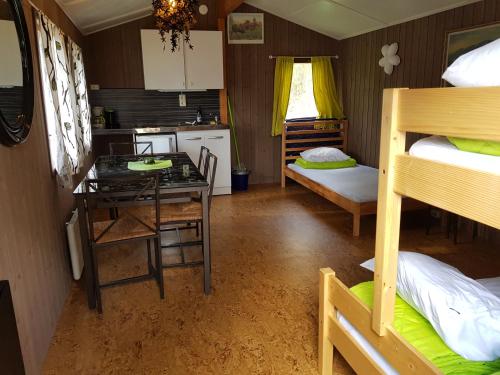 Postel nebo postele na pokoji v ubytování Lygnareds Camping