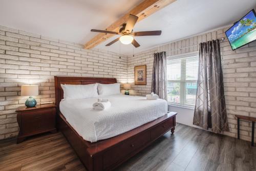 Postel nebo postele na pokoji v ubytování Jades Get Away SEA202