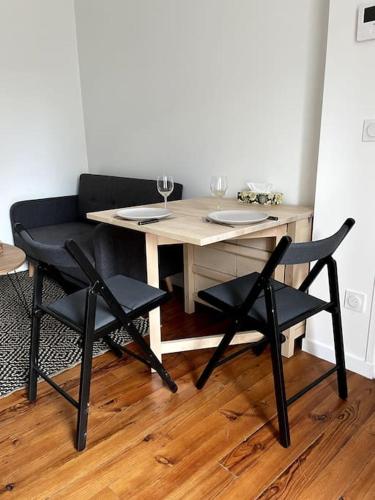 Photo de la galerie de l'établissement Les Suites Paloises - Appt. 1 : Le Jurançon, à Pau