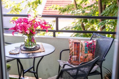 En balkon eller terrasse på Apartman Pannonica Pin 0-24h