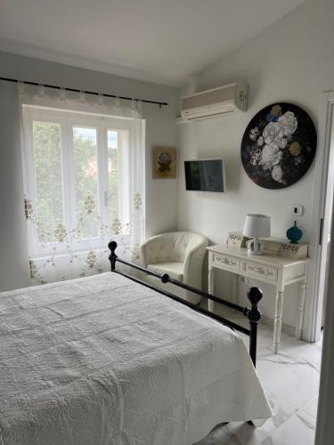 a bedroom with a bed and a chair and a window at Da Tea in San Teodoro