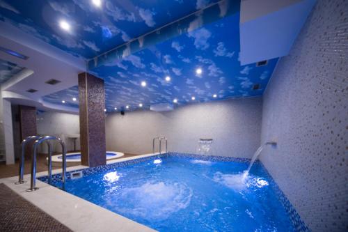 a hot tub in a room with a blue ceiling at Hotel &Scaron;ARS in Dobra Voda