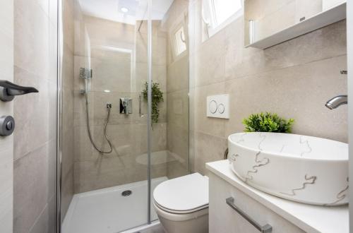 Koupelna v ubytování Apartments Lino