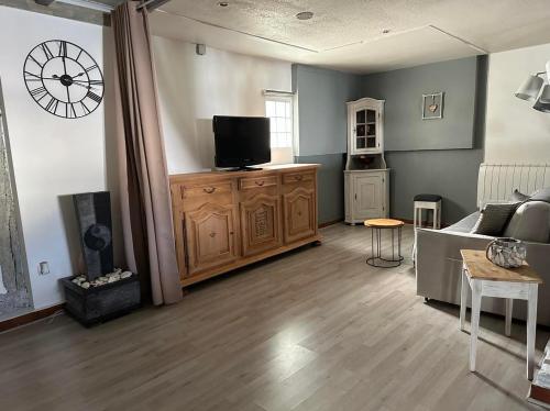 Gîte au Giessen - Loftにあるテレビまたはエンターテインメントセンター