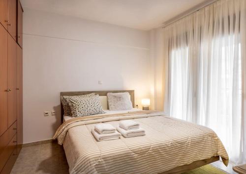 Кровать или кровати в номере Olympus DP Betty's apartments