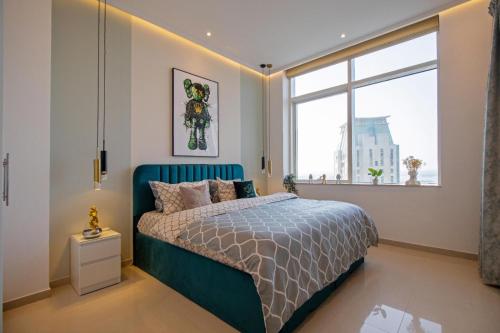 Postel nebo postele na pokoji v ubytování Luxury-Designer 1 BR Sea View