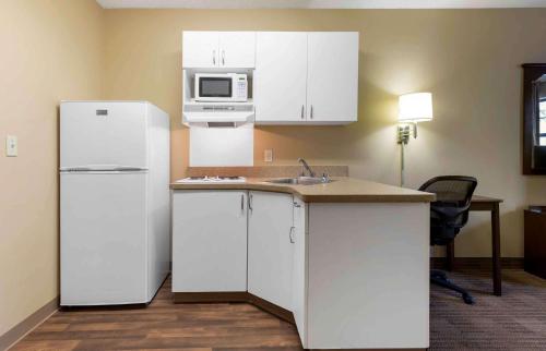 a kitchen with a refrigerator and a microwave at Extended Stay America Suites - Waco - Woodway in Waco