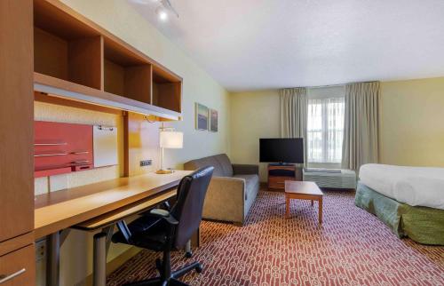 a hotel room with a desk and a bed at Extended Stay America Suites - Chantilly - Dulles in Chantilly
