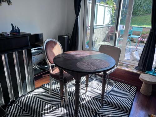 Posezení v ubytování STUDIO A LOUER RÉSIDENCE LA SOURCE