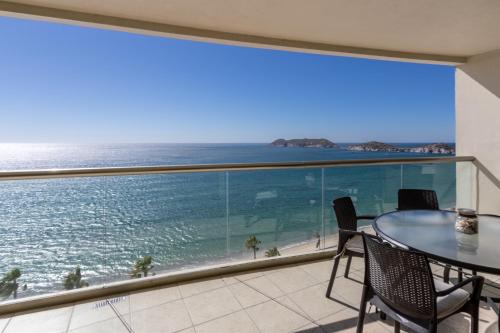 Playa Blanca Condo - 9th Floor Ocean Views!