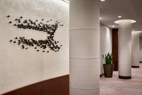 a group of birds on a wall in a lobby at Washington Marriott at Metro Center in Washington