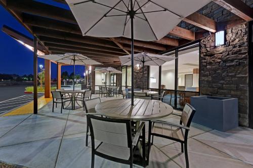 Patio nebo venkovní prostory v ubytování TownePlace Suites Sacramento Airport Natomas