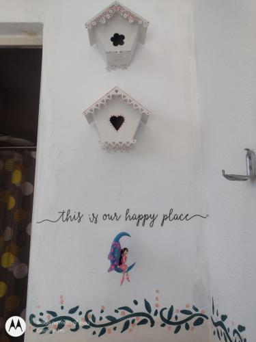 a sign on a wall with a happy place on it at Casa Jardim Hostel BH - Santa Efigênia - Paraíso in Belo Horizonte