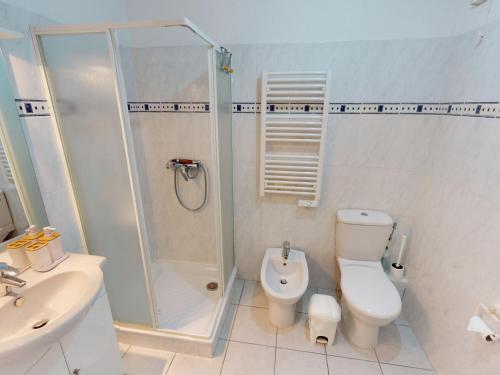 a bathroom with a shower and a toilet and a sink at Charmant 2P Climatisé en Centre-Ville avec Terrasse et Parking Privé - FR-1-196-336 in Menton