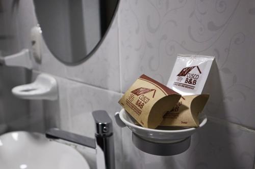 a metal bowl with a bag of food in a bathroom at Cusco Bed and Breakfast in Cusco