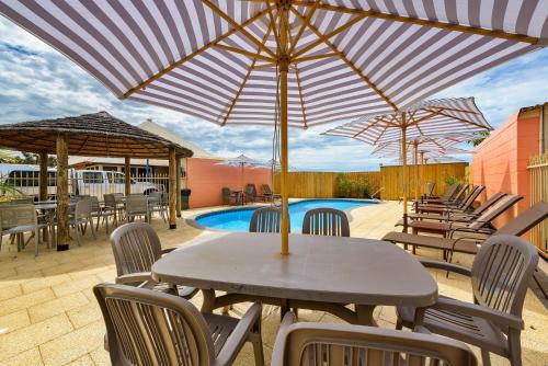 Bazén v ubytování Osprey Holiday Village Unit 122 2 Bedroom nebo v jeho okolí