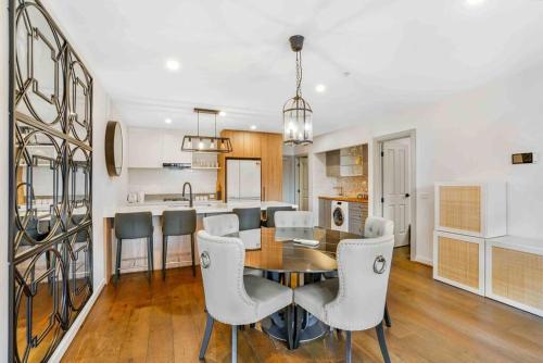 a kitchen and dining room with a table and chairs at Home*walking Chadstone shopping centre in Chadstone
