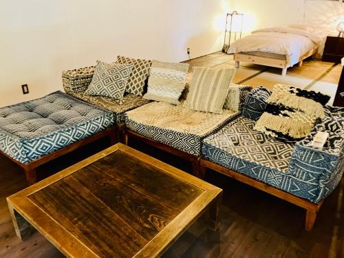 a living room with two couches and a coffee table at １日１組様限定「レジデンス」 in Nagano