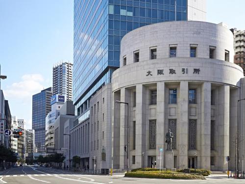 a building in the middle of a city at Sotetsu Fresa Inn Kitahama in Osaka