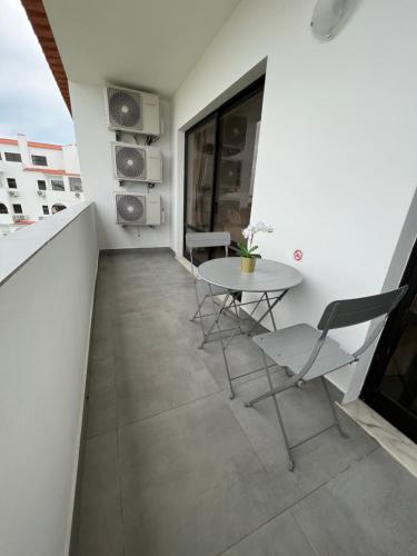 a dining room with a table and chairs at Retiro do Sossego in Sagres