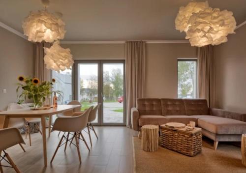 a living room with a couch and a table at KOMFORTOWE DOMKI Brzozowa Przystań nad morzem we Władysławowie in Władysławowo