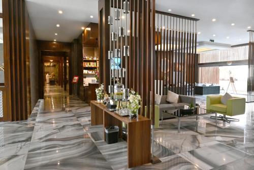 Un restaurant u otro lugar para comer en Q Suites Jeddah by EWA - Managed by HMH