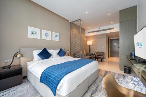 ALiving Stylish Studio with Partial Burj & Canal Views- Prive , Business bay 713