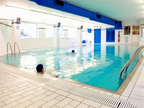 Bazén v ubytování Central Hotel Donegal nebo v jeho okolí