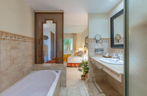 Kúpeľňa v ubytovaní Mijas Costa, Apartment Near to Beach, Wyndham
