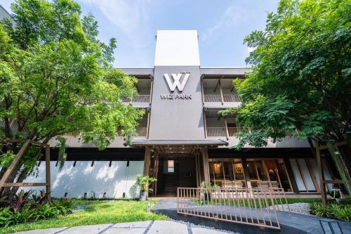 a view of the front of a building at Hotel Wizpark Ratchada in Bangkok