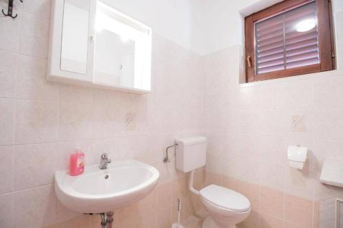 Koupelna v ubytování Apartmani Nedjeljko