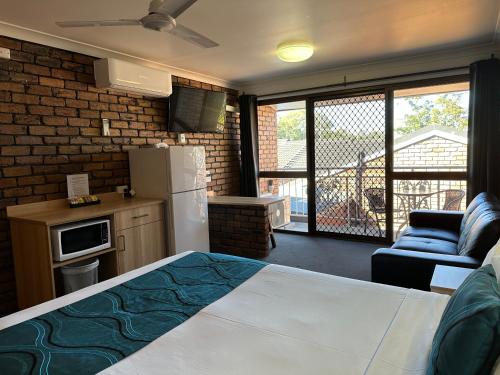 Kuchyň nebo kuchyňský kout v ubytování Logan City Motor Inn