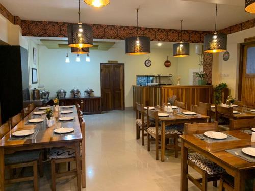Restaurace v ubytování Khamsum Inn