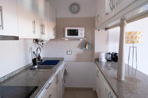 Charming Apartment with Balcony - Heart of Los Cristianos