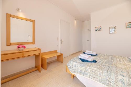 Ένα ή περισσότερα κρεβάτια σε δωμάτιο στο Lenna's Villas Zante