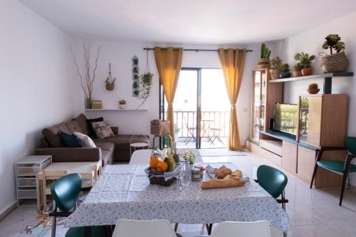 Charming Apartment with Balcony - Heart of Los Cristianos