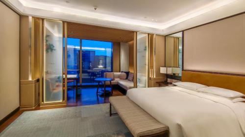 Ένα ή περισσότερα κρεβάτια σε δωμάτιο στο Park Hyatt Suzhou